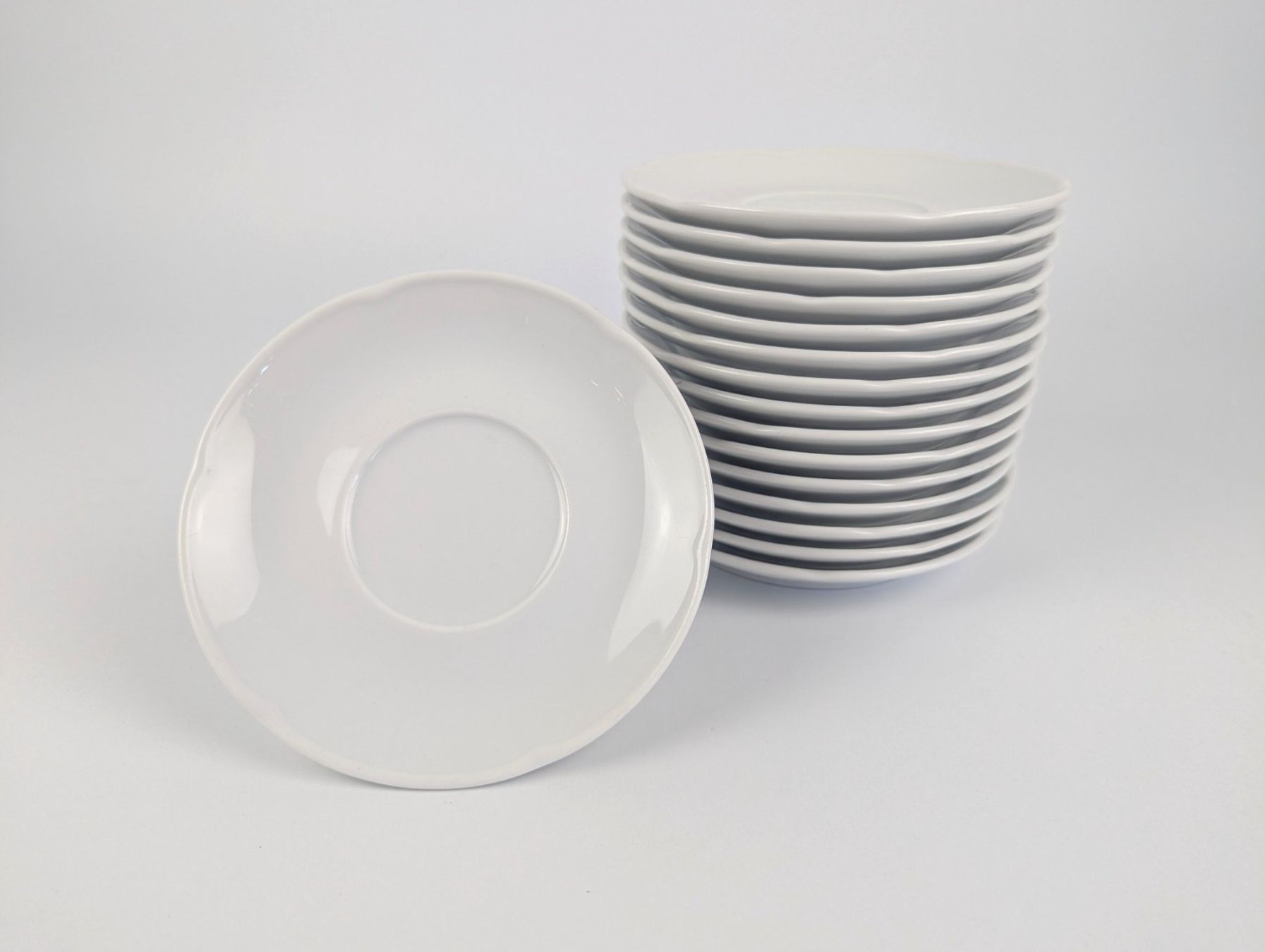 Piatti: BAUSCHER Kaffee-Untertasse 16 Stk. – Usato da Liebefeld venduto da Restwert_Liebefeld