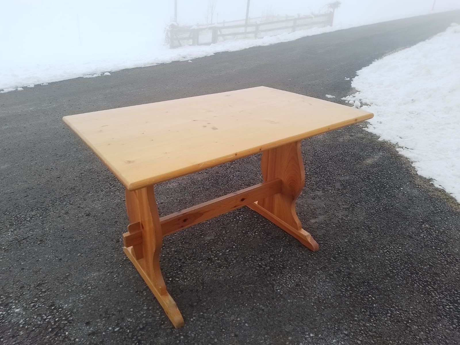 Tavoli: Holztisch mit 5 Holzstühlen – Usato da Herisau venduto da etajo 3