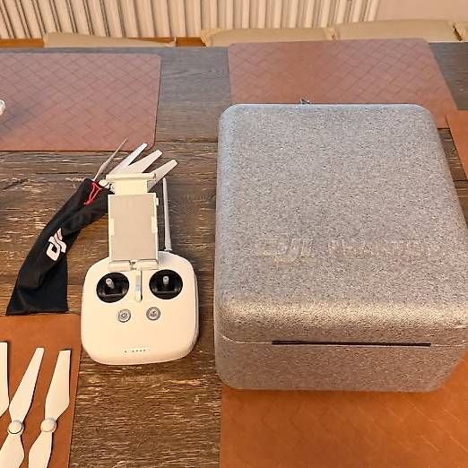 DJI Modellismo RC: Drohne DJI Phantom 4 Full Set – Usato da Baar venduto da Ensar_Kalender 1