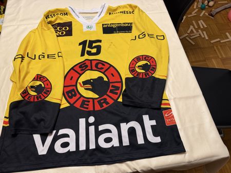 SC Bern Gameworntrikot Junioren Nummer 15 Grösse XL