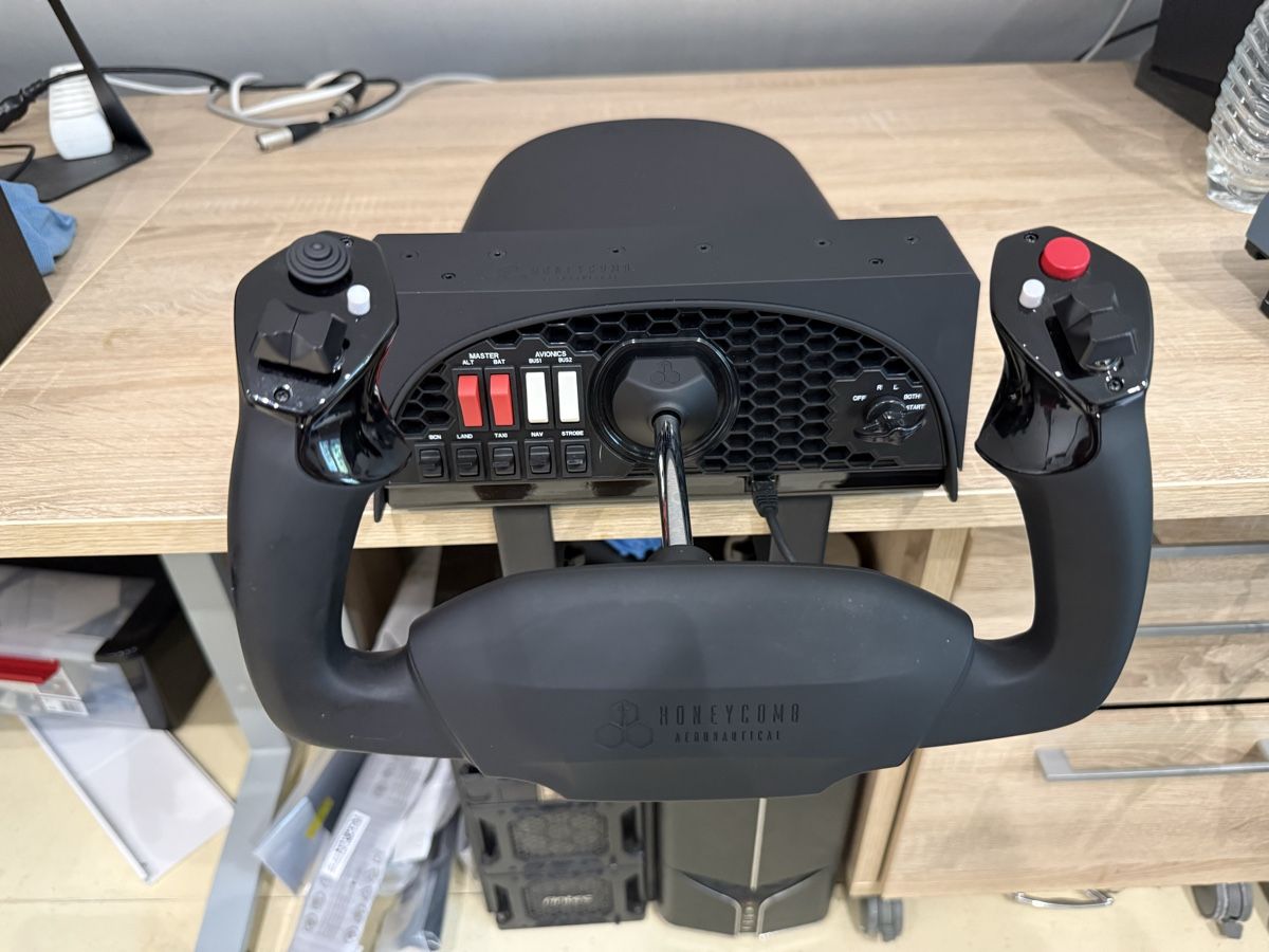 Honeycomb Controller: Honeycomb Aeronautical Alpha Flight Controls – Gebraucht aus Unterengstringen von Birchermuesli63