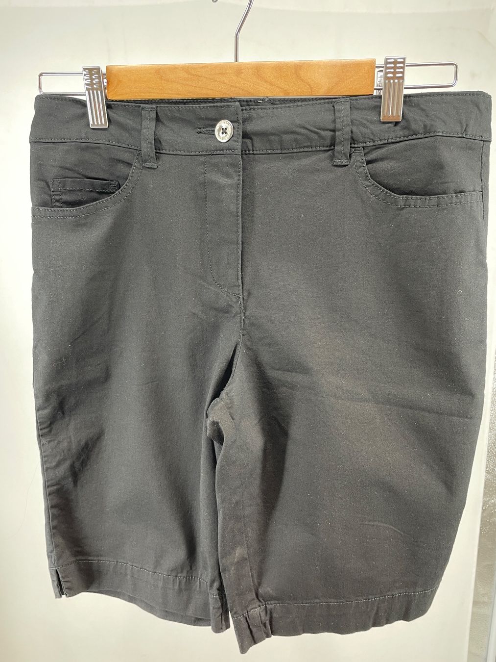 C&A Pantaloni: C&A short noir 38 – Usato da Lausanne venduto da PlusValue_Lausanne