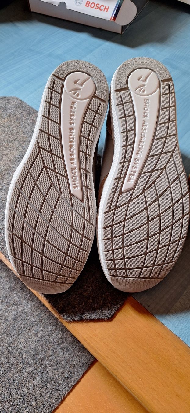 Chaussures femmes: Superbequeme Sneakers neu – Neuf (Voir description) à Mogelsberg par lulu055 2
