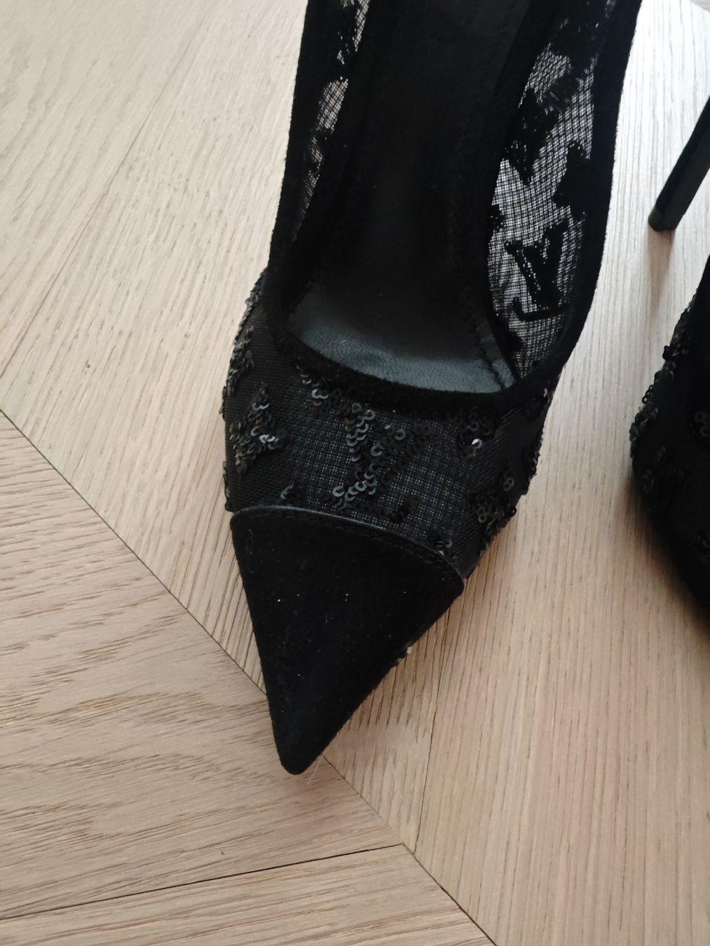Louis Vuitton Scarpe da donna: LOUIS VUITTON Black Monogram Mesh & Sequin Heels – Nuovo (secondo la descrizione) da Erlenbach ZH venduto da nlh 2