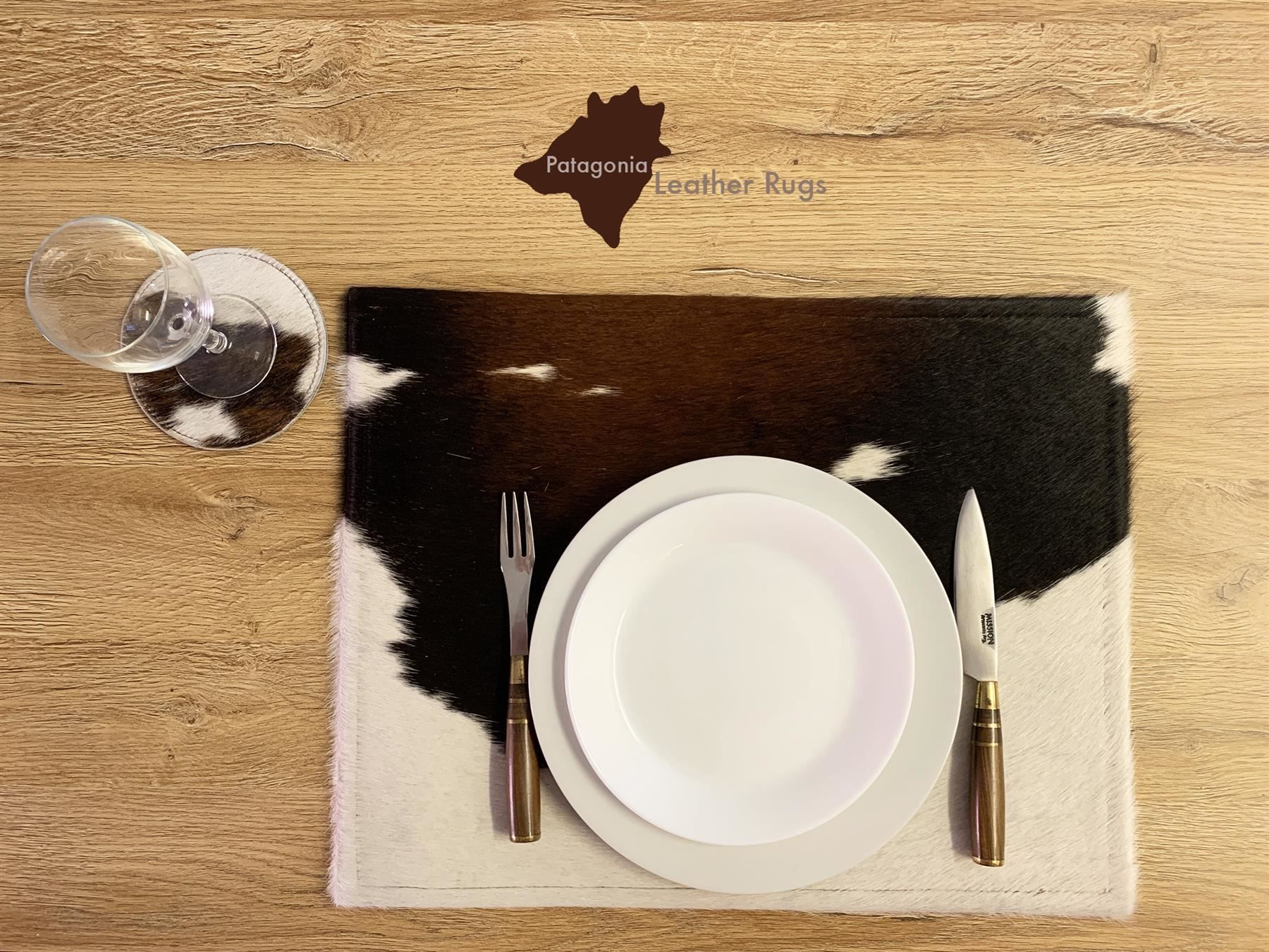 Untersetzer: Set mit 6 Tischsets aus Kuhfell – Neu und originalverpackt aus Arbedo von patagonialeatherrugs