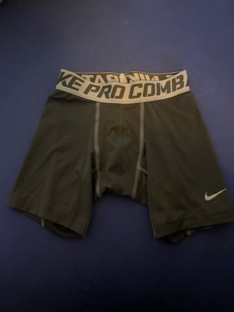 Nike Pro Combat Shorts,  neuwertig, Jungen Grösse S