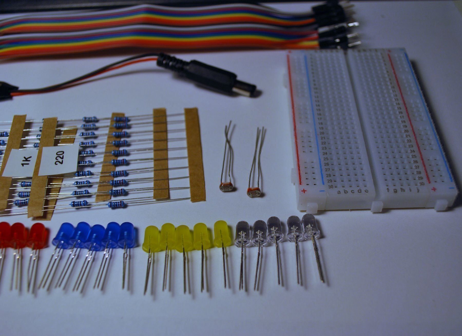 Elektronikbauteile: Raspberry PI /Arduino Mini Starter Kit mit LEDs, Breadboard. – Neu und originalverpackt aus Geroldswil von  3