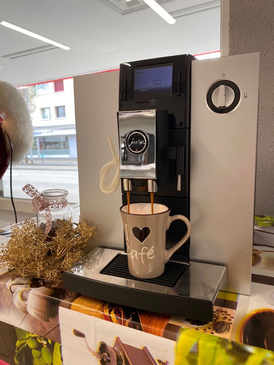 Jura Macchine per caffè & Macchine per espresso: JURA F909 – Usato da Gränichen venduto da Luma.KaffeeMaschinen 1