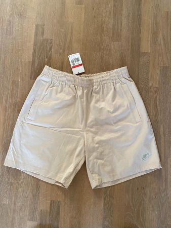 Short Nike neuf avec étiquette taille L