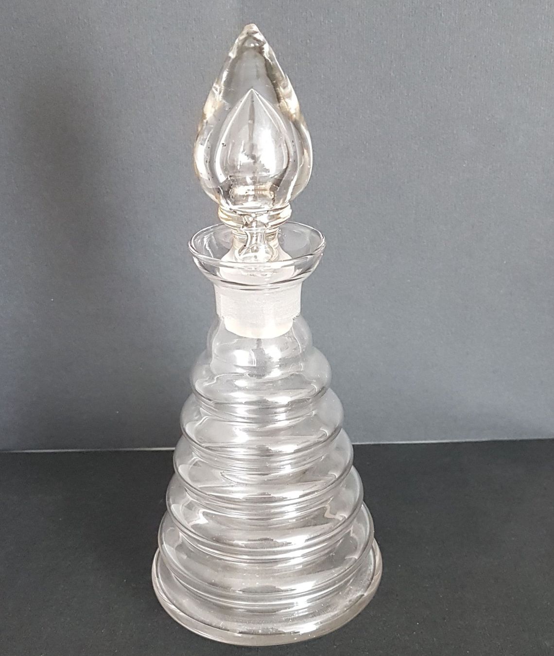 Carafes: Antike kleine Karaffe mit Stöpsel – D'occasion à Kaltbrunn par Condor2 4