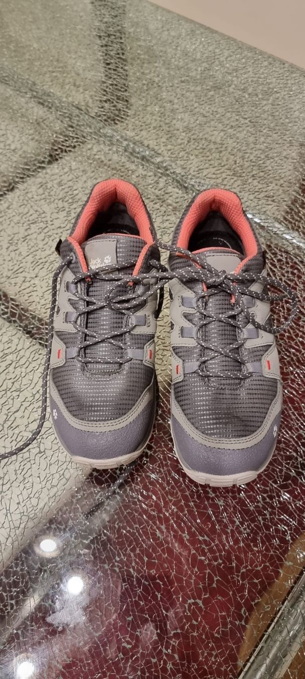 Jack Wolfskin Scarpe per ragazze: Jack Wolfskin Gr. 35 – Usato da Luzern venduto da Edii025