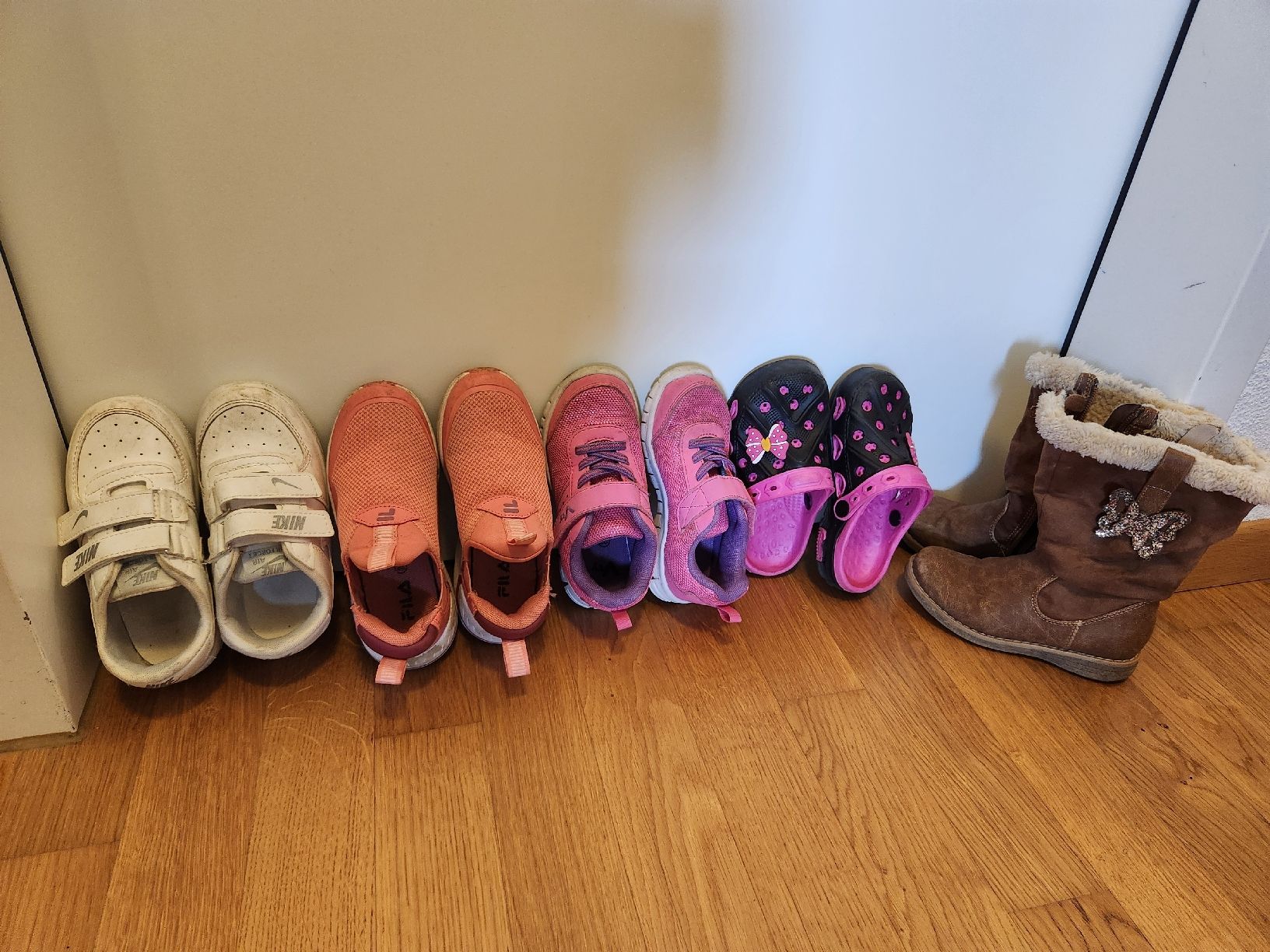 Scarpe per ragazze: Mädchenschuhe – Usato da Bern venduto da Kljucanka