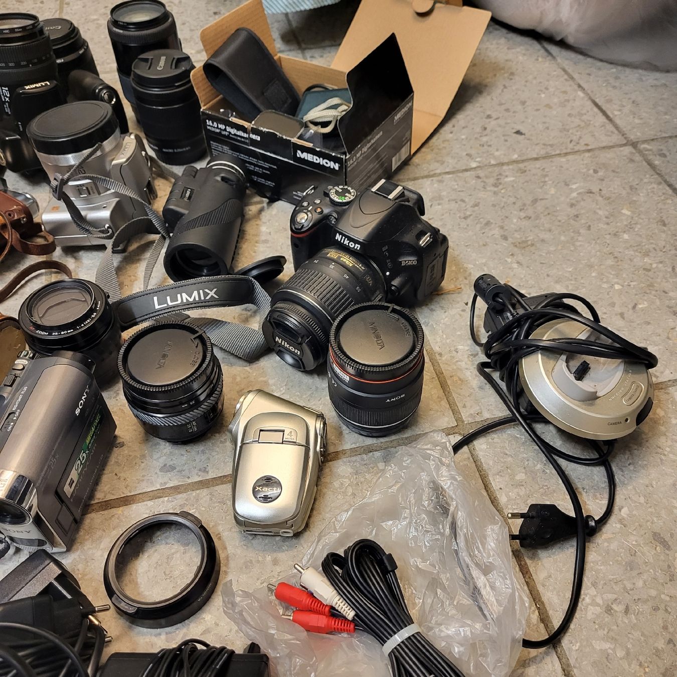 Fotocamera: 1 Lot Kameras – Usato da Kägiswil venduto da Megafi56 1