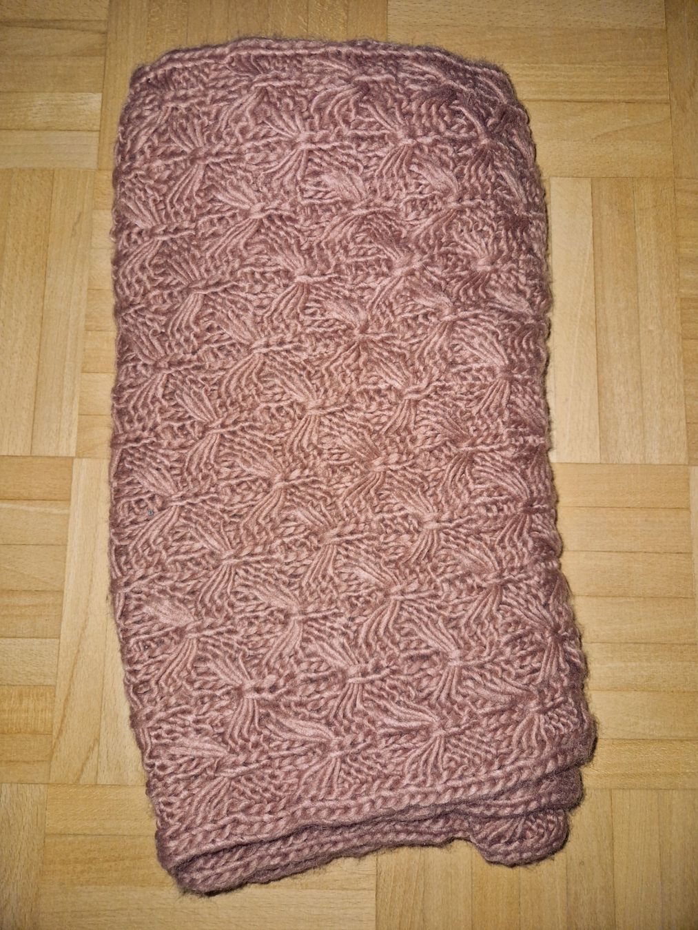 Foulard & Sciarpe: Gestrickter Schal mit Zopfmuster Rosa – Usato da Lungern venduto da jcj007