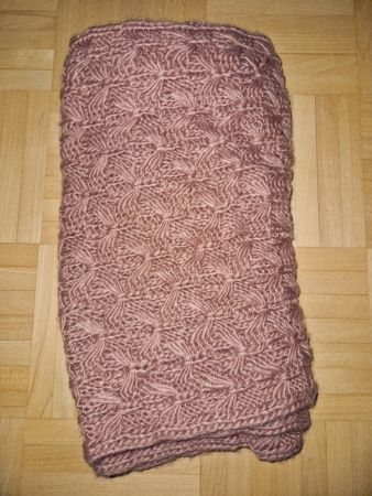 Gestrickter Schal mit Zopfmuster Rosa