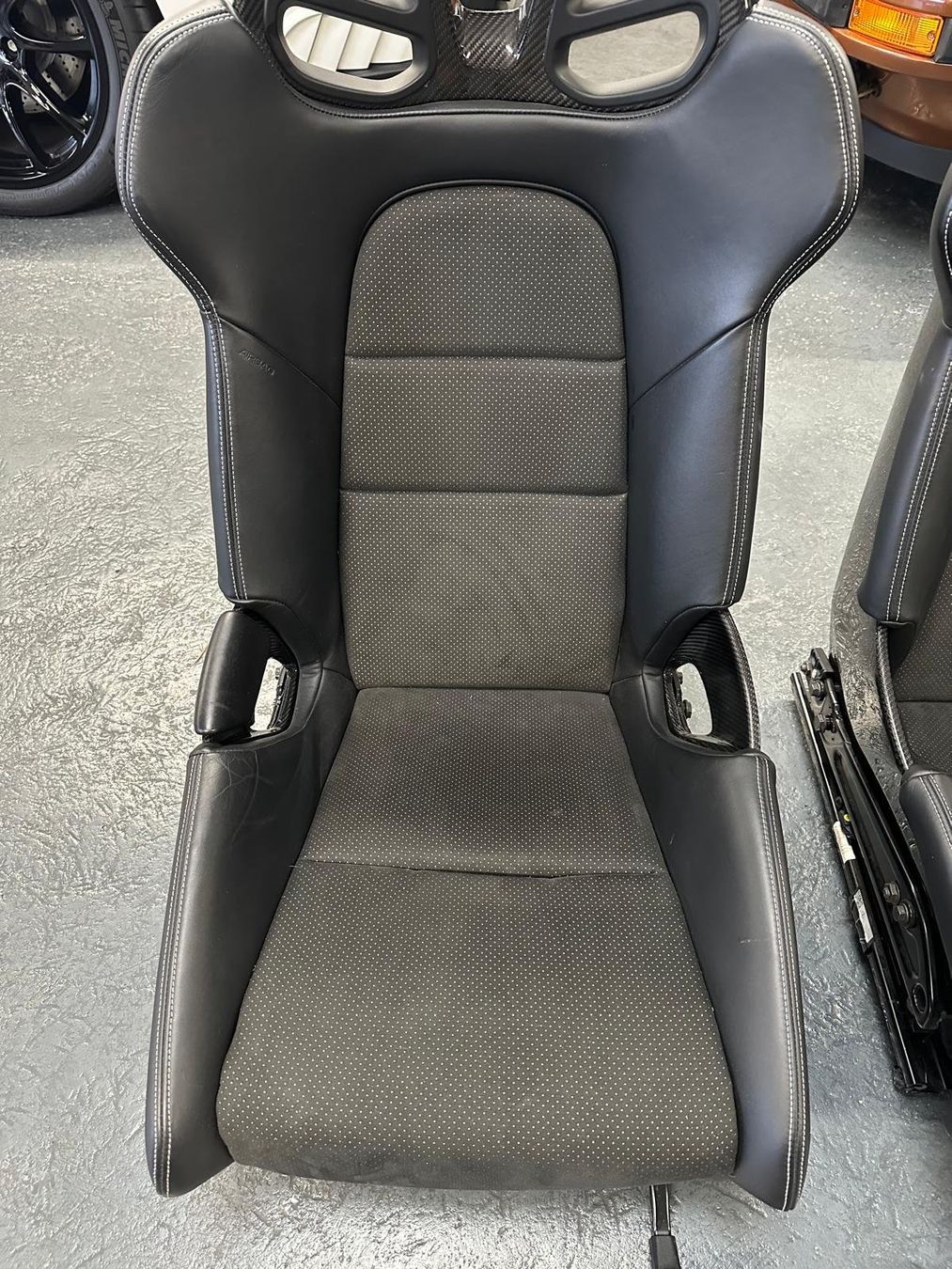 Porsche Tutti pezzi di ricambio auto: Porsche 992 GT3 Bucket Seats – Usato da Veyrier venduto da FerranP 2