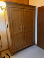 Holzschrank