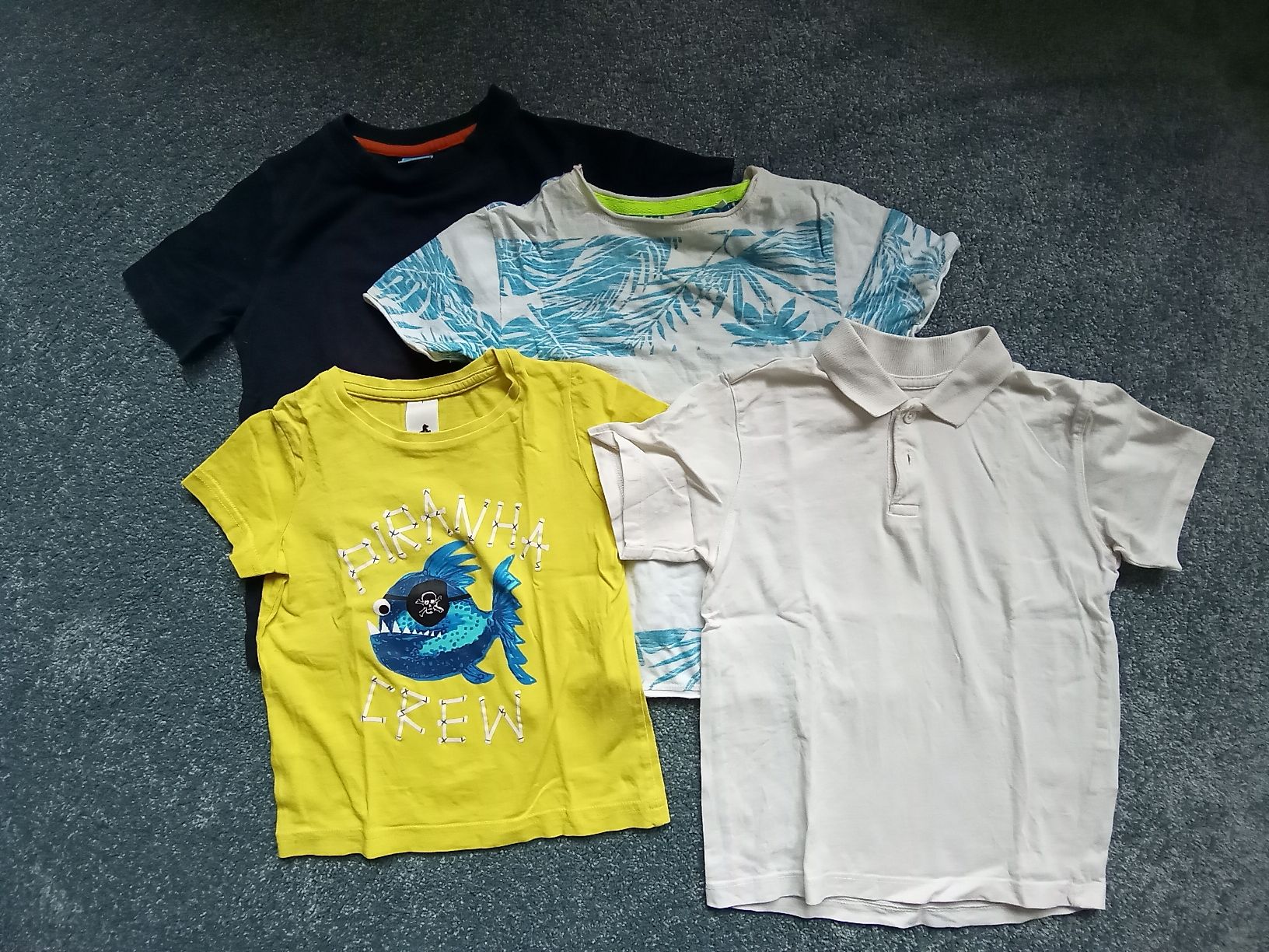 T-shirt: 4 Shirts, Gr. 98 und 104 – Usato da Winterthur venduto da voan