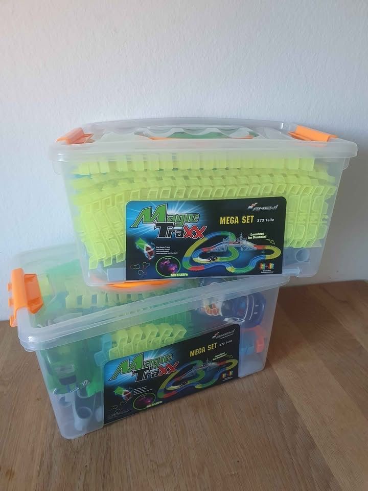 Giocattoli: Titel  Magic Traxx 2 Sets mit Originalverpackung / Sticker – Usato da Greifensee venduto da ladybird21