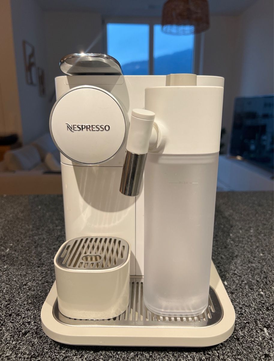 Nespresso Kaffeemaschinen & Espressomaschinen: Nespresso latissima – Neu (gemäss Beschreibung) aus bonstetten von Morellee 1