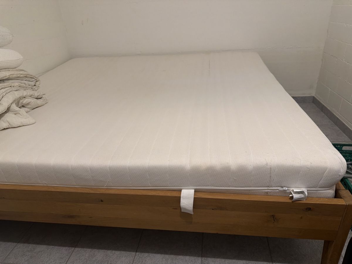 Betten: Echtholz Bett 200x200 – Gebraucht aus Schöfflisdorf von pas_v6wr 1