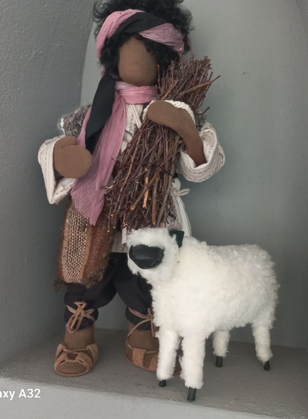 Statuette: 44cm grosse Schwarzenberger Krippenfigur, Hirte mit Schaf – Usato da Lachen SZ venduto da jimmygoal13 1