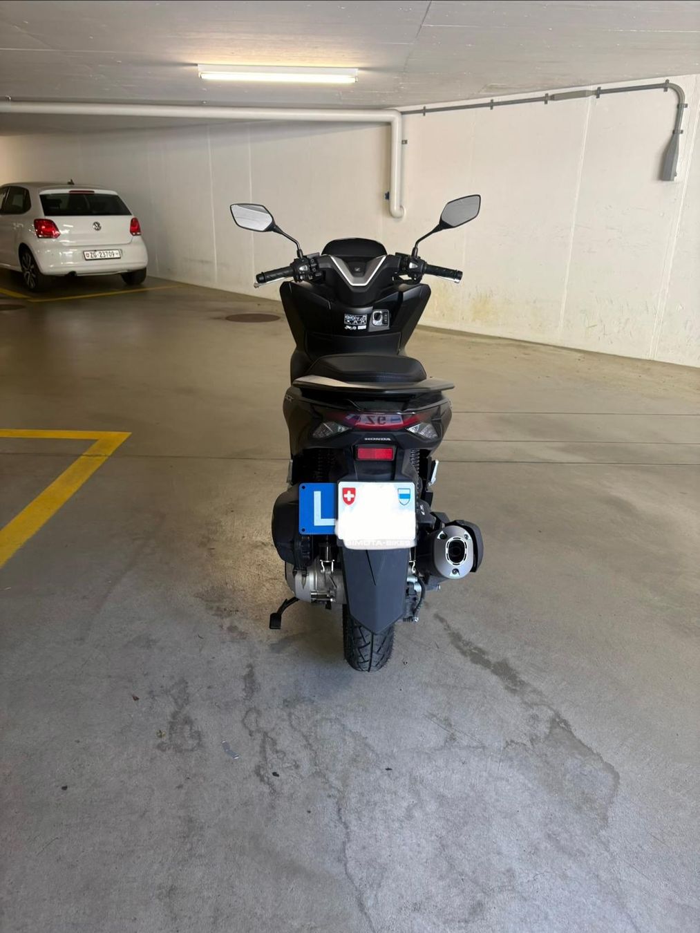 Honda Scooters: Honda PCX 125 – D'occasion à Baar par igo_tl9y 4