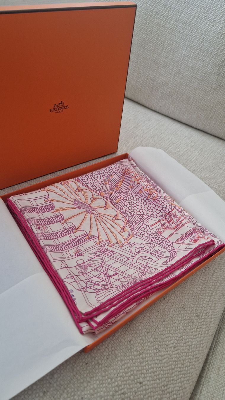 Hermès Foulards & écharpes: Foulard Hermes – Neuf (Voir description) à Collombey par Preloveditems