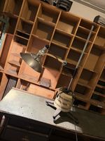 Lampe sur pied industrielle vintage, sur roulettes