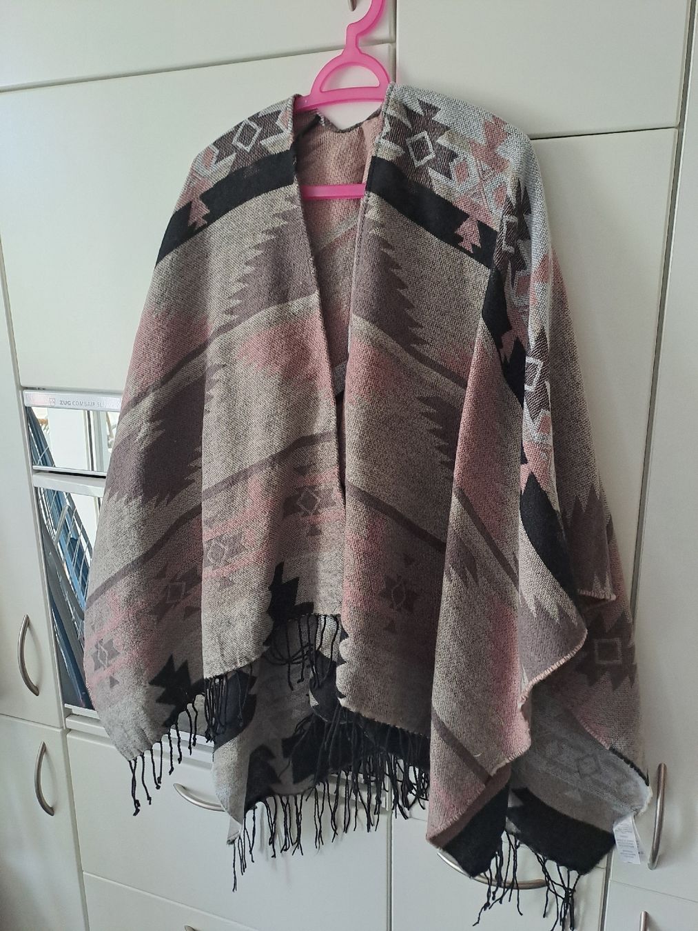 Autres vêtements femmes: Atmosphere Poncho, Fransen – D'occasion à Rickenbach LU par bishiida