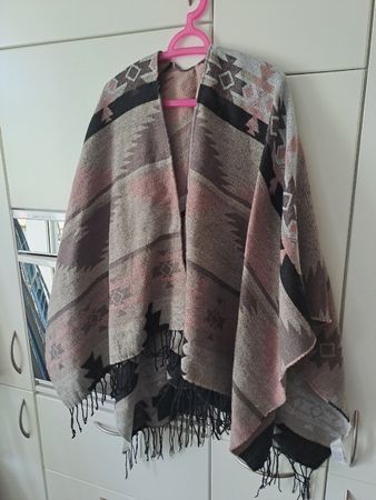 Atmosphere Poncho, Fransen