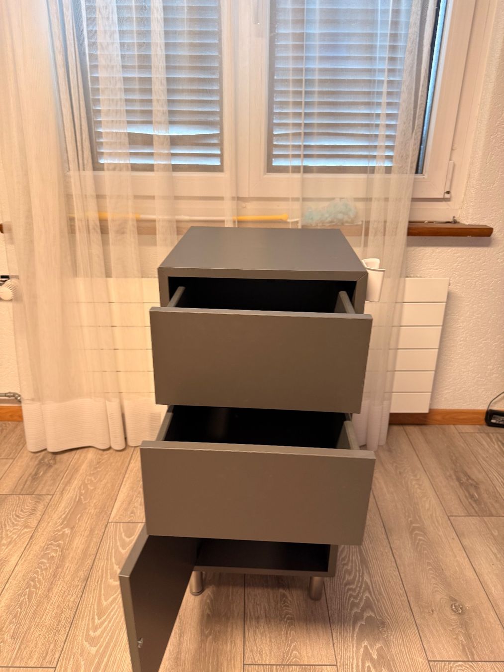 Ikea Comodini: IKEA Nachttisch/Kommode mit viel Stauraum – Nuovo (secondo la descrizione) da Niedergösgen venduto da Macale97 1