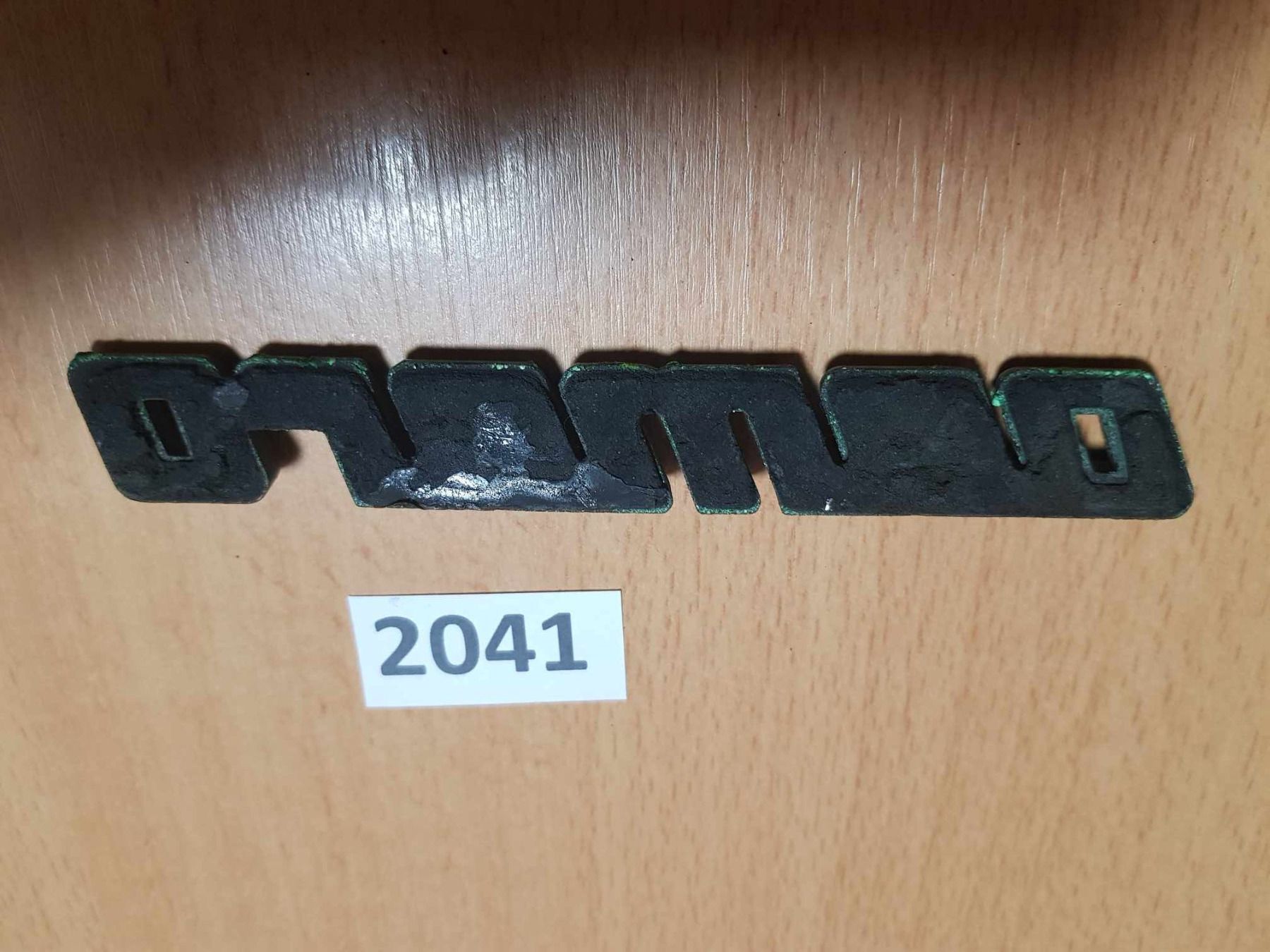 Chevrolet Tutti pezzi di ricambio auto: Klebe Emblem, camaro – Usato da Niedergösgen venduto da usc_l8gm 1