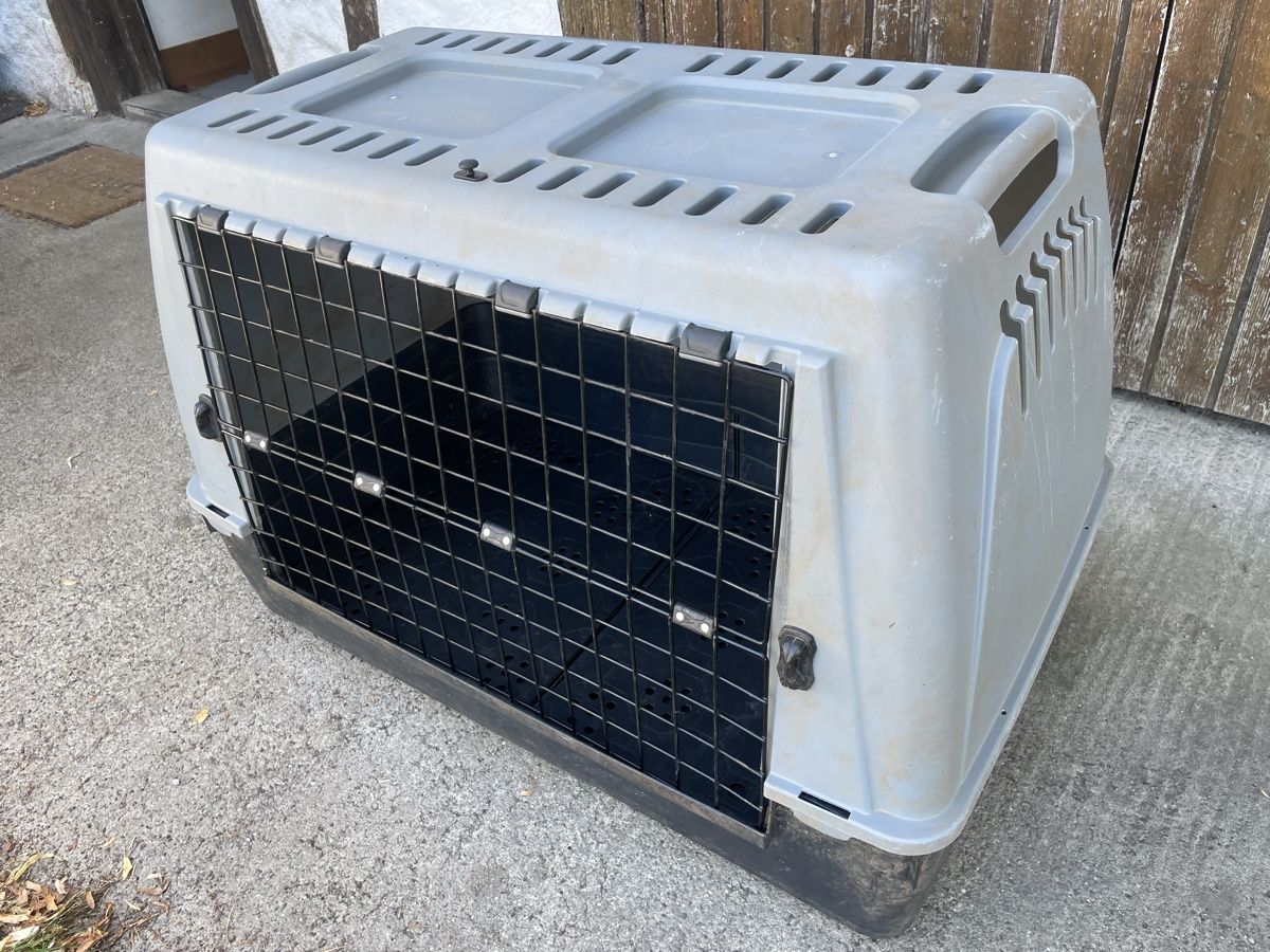 Liege- & Schlafplätze: Hundebox für Auto oder zu Hause – Gebraucht aus Pfyn von Goodsell 1