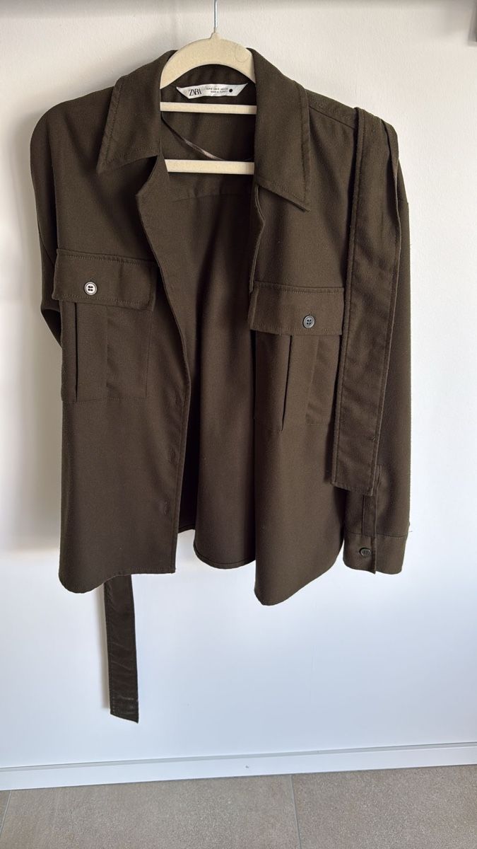 Zara Chemisiers: Zara – D'occasion à Eysins par con_9f9v