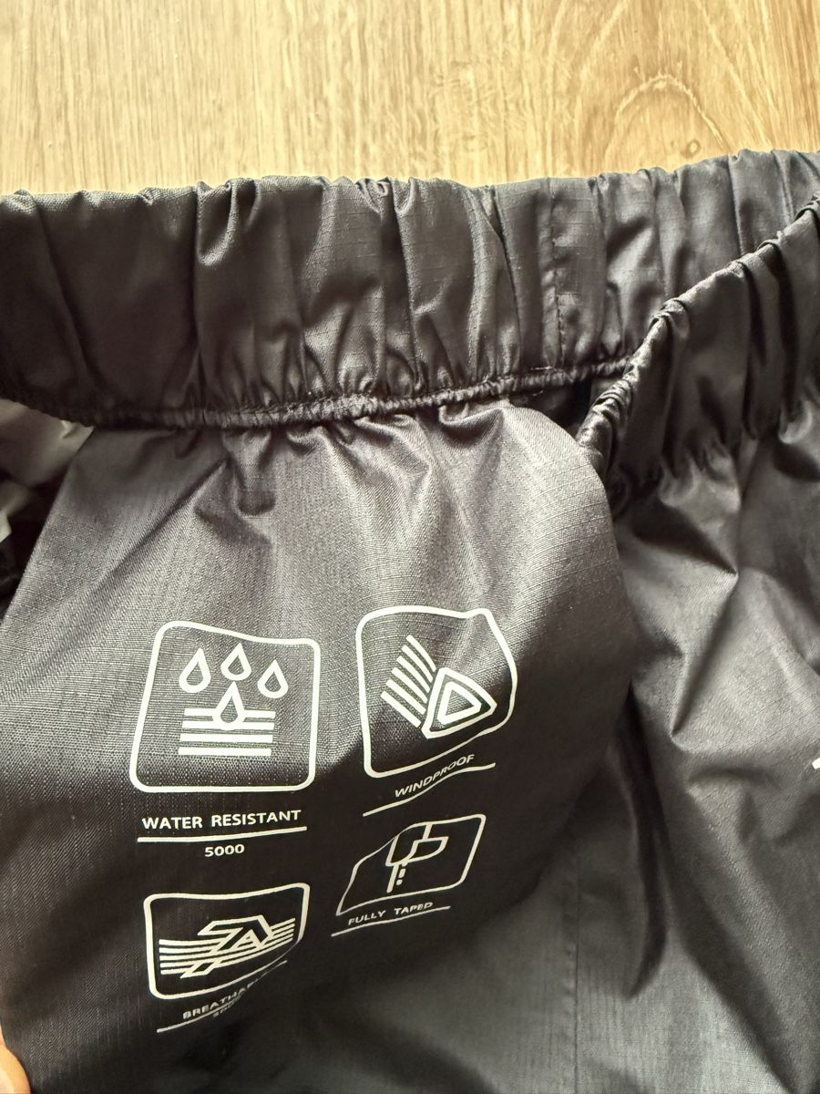 Trevolution Pantaloni: Trevolution Regenhose Gr.128 – Usato da Sarnen venduto da Pinoccio6 3