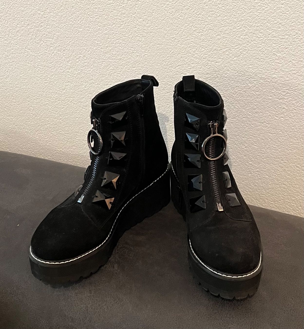 Scarpe da donna: Stiefeletten in schwarz – Usato da Widnau venduto da Lara___.