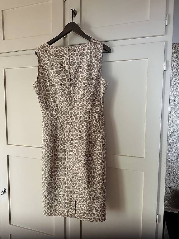 Robes: Kleid gemustert ärmellos Grösse 36 – D'occasion à Zürich par acquadel 1