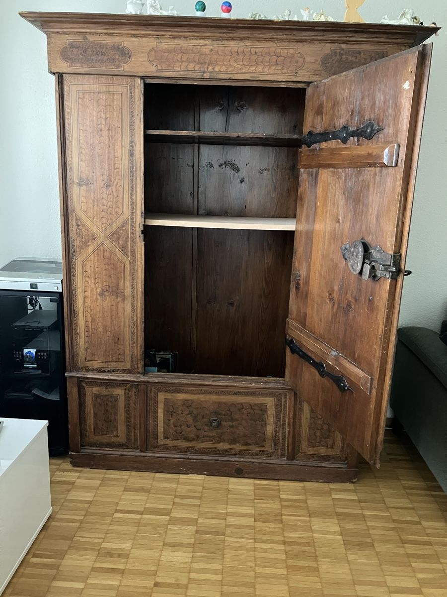 Armadi: Antiker Schrank, Massivholz, – Usato da Aarau Rohr venduto da den_6fbv 2