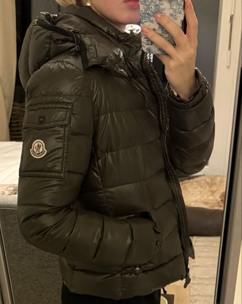 Moncler Jacken: Moncler down jacket – Gebraucht aus Hausen am Albis von Hannavgr
