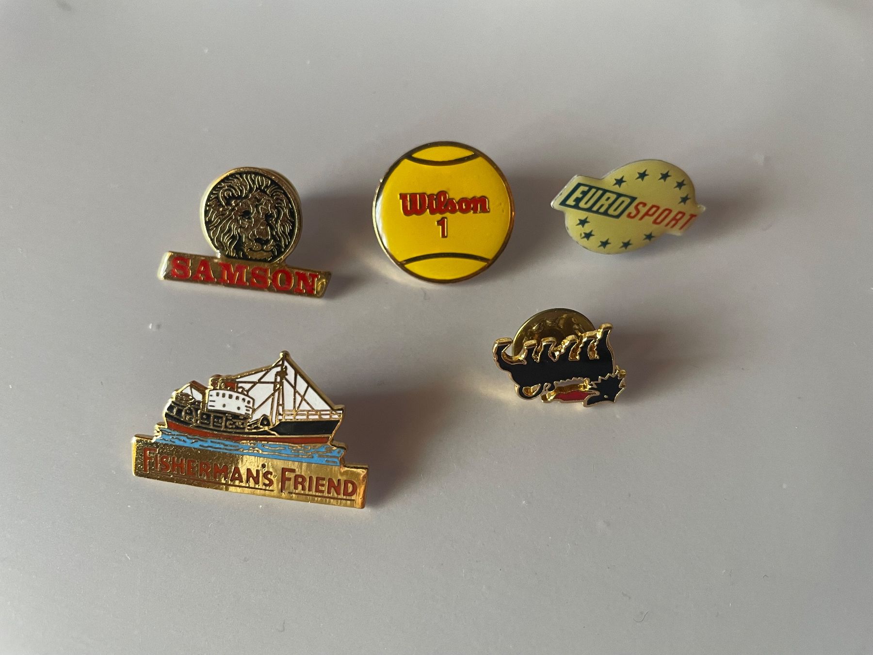 Placchette & Badge: Divers pin's vintage – Usato da Leytron venduto da acb_00