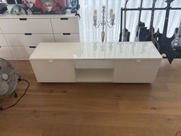 Weisses TV Möbel