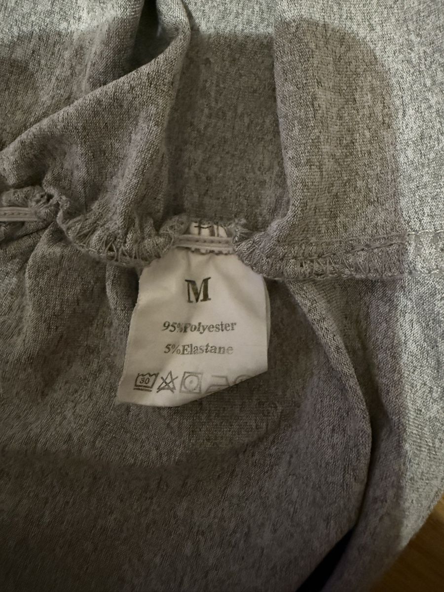 Shein Tops: Damen Tanktop grau Grösse M 95% Polyester 5% Elastan – D'occasion à Biberist par bierikim 2