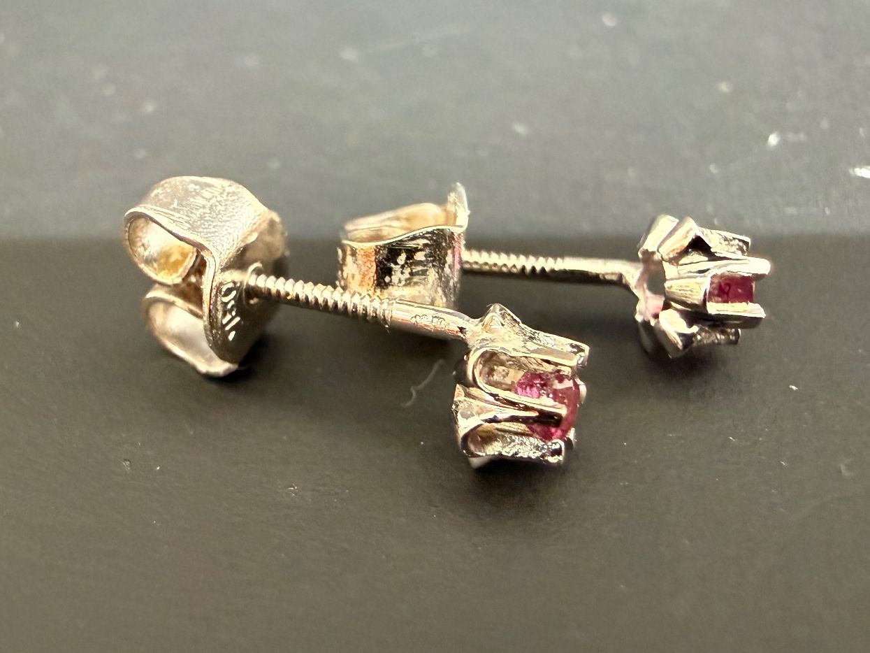 Orecchini pendenti & Orecchini a lobo: Weissgold Ohrstecker mit Rubinen 750, 18K – Usato da Spiegel b. Bern venduto da Rogger72 1