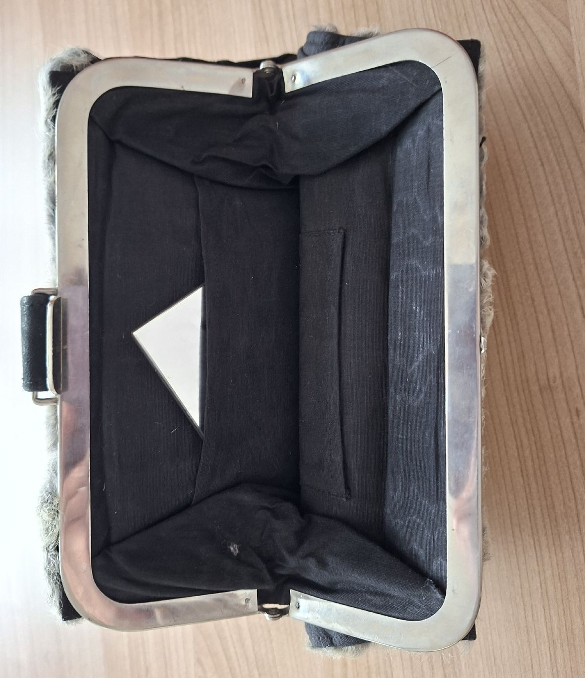 Borse da donna: alter Pelz-Muff mit Tasche – Usato da Emmenbrücke venduto da Minejapa 2