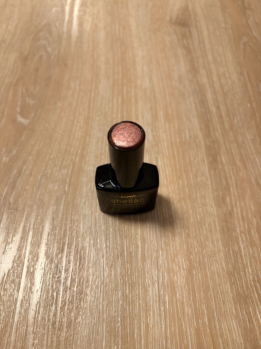 Smalto per unghie: Jolifin Laveni Shellac – Usato da Jonschwil venduto da sab_5gmn