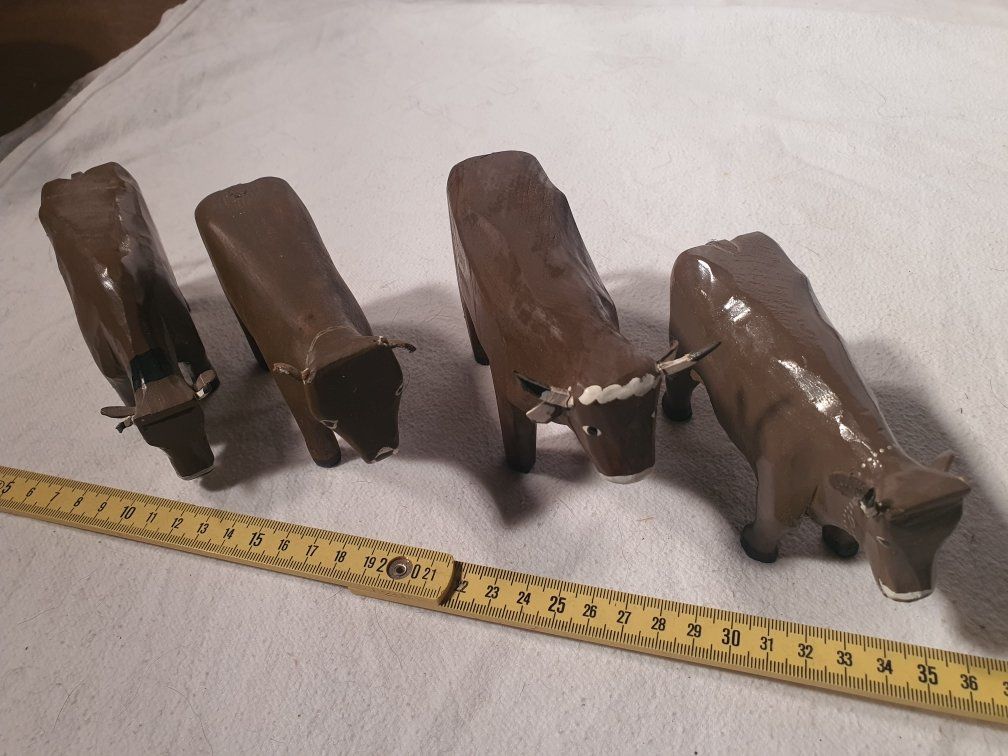 Figurines: 4 geschnitzte Holzkühe – D'occasion à Häggenschwil par hae_dgp2 1