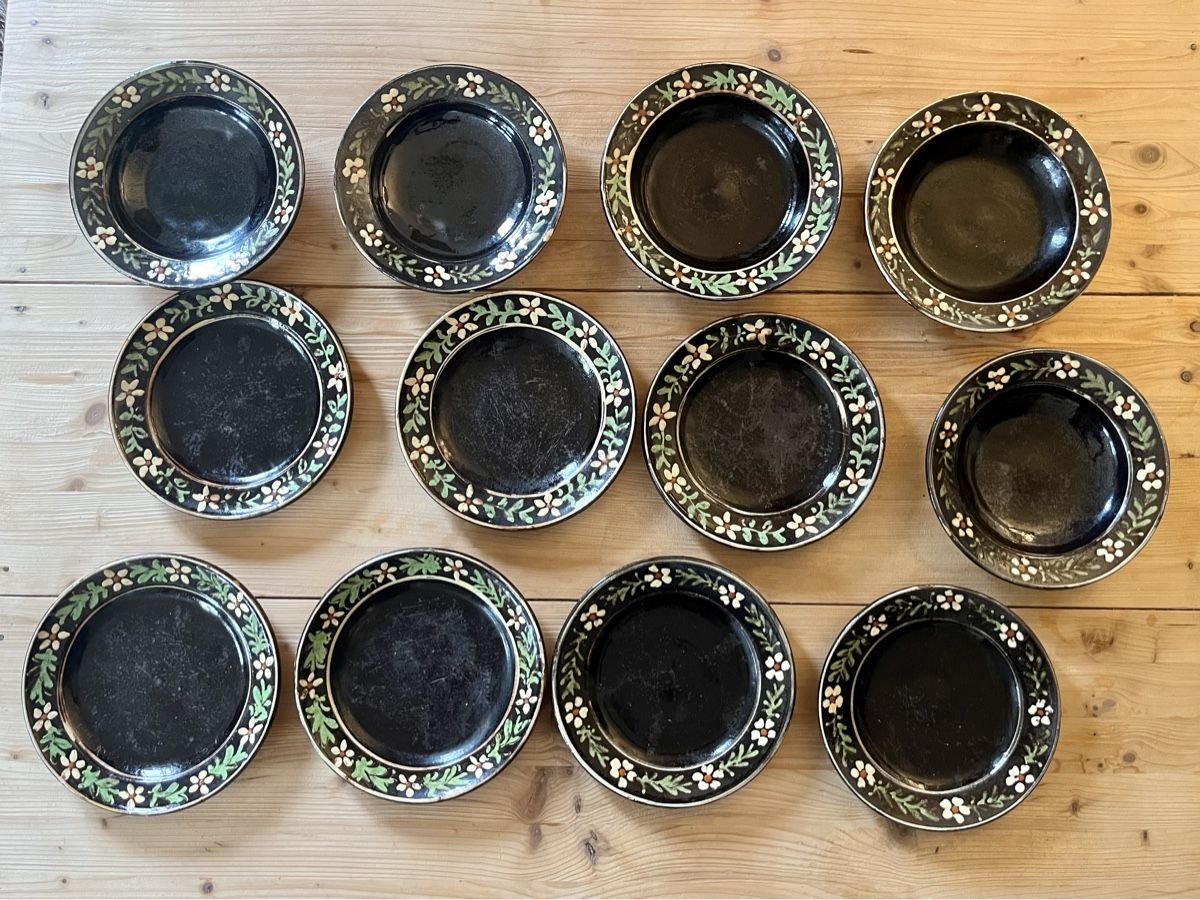 Assiettes: 12 antike Teller mit Bauernmalerei – D'occasion à Ottikon par san_w99n
