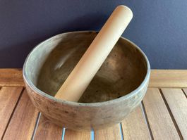 Singende Schale Messing mit Holzschlegel guter Zustand
