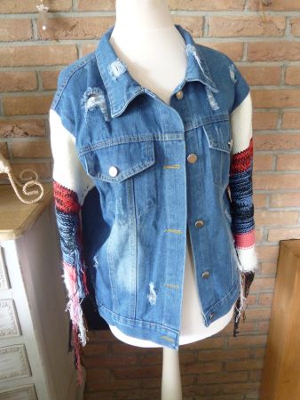 Jeans Jacke mit Strickaermel und Fransen Gr. XS